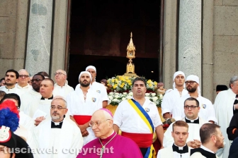 Sfila il cuore di Santa Rosa