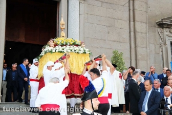 Sfila il cuore di Santa Rosa