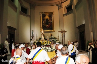 Sfila il cuore di Santa Rosa