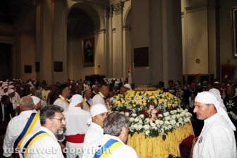 Sfila il cuore di Santa Rosa