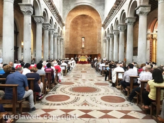 Sfila il cuore di Santa Rosa