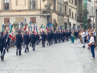 Viterbo - Sfilata dell'associazione nazionale vigili del fuoco