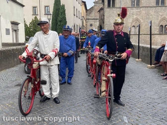 Viterbo - Sfilata dell'associazione nazionale vigili del fuoco