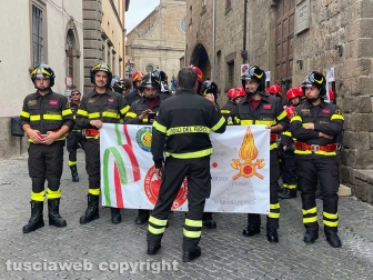 Viterbo - Sfilata dell'associazione nazionale vigili del fuoco