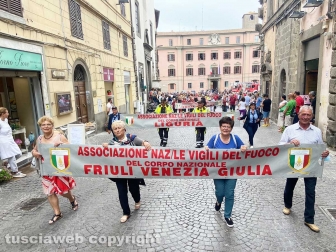 Viterbo - Sfilata dell'associazione nazionale vigili del fuoco