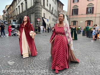 Viterbo - Sfilata dell'associazione nazionale vigili del fuoco
