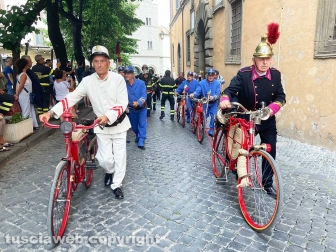 Viterbo - Sfilata dell'associazione nazionale vigili del fuoco