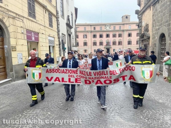 Viterbo - Sfilata dell'associazione nazionale vigili del fuoco