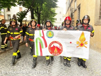 Viterbo - Sfilata dell'associazione nazionale vigili del fuoco
