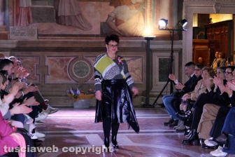 Sfilata di rinascita, eleganza e resilienza