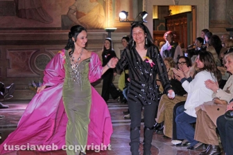 Sfilata di rinascita, eleganza e resilienza