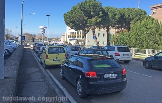 Sfonda vetrina col furgone