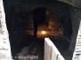 Sfondano porta di una cantina in centro