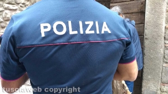 Viterbo - Via della Casaccia - Sfondano la porta e si introducono dentro una cantina - Interviene la polizia
