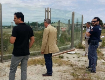 Sfondate le vetrate del Bullicame