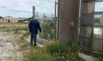 Sfondate le vetrate del Bullicame