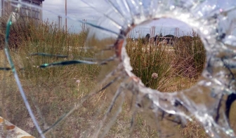 Sfondate le vetrate del Bullicame