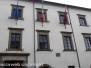 Sgarbi... baci, abbracci e contestazioni