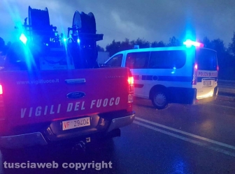 Viterbo - Si allaga via dell'Agricoltura, macchina rimane bloccata - Vigili del fuoco e polizia locale