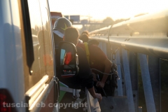 Viterbo -  Superstrada - L\'intervento dei vigili del fuoco