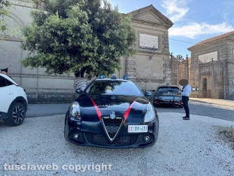 Viterbo - Si uccide con un colpo di pistola davanti al cimitero