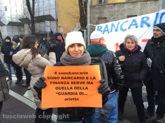 Sileoni e Camusso in piazza con i bancari