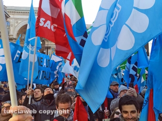 Sileoni e Camusso in piazza con i bancari