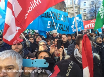 Sileoni e Camusso in piazza con i bancari