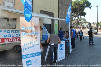 La manifestazione Sap agli Almadiani
