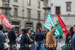 I lavoratori della Unopiù in piazza del Plebiscito