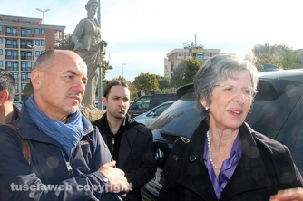 Il sit-in dei sostenitori della famiglia Manca - La madre di Attilio Angela Manca