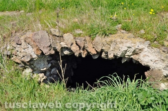 Viterbo - L\'ingresso agli ambienti d\'epoca romana ridotti a discarica