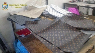 La Guardia di finanza smantella traffico di false griffe di lusso