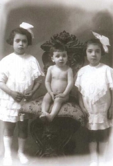 Al centro Socrate Sensi bambino