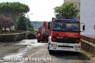 Vigili del fuoco - Spento l\'incendio al Pilastro