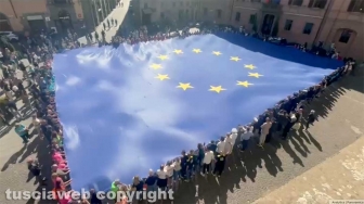 Viterbo - Srotolata la bandiera d’Europa per la Half Marathon