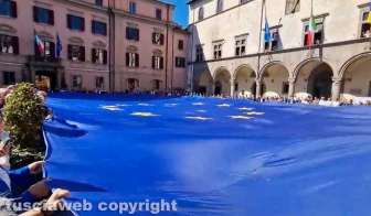 Viterbo - Srotolata la bandiera d’Europa per la Half Marathon
