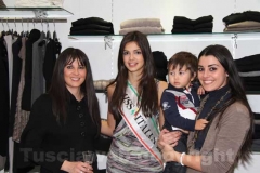 Miss Italia, Stefania Bivone, a Viterbo - alla profumeria Glamour