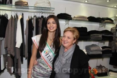 Miss Italia, Stefania Bivone, a Viterbo - alla profumeria Glamour