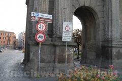 Straziate le porte monumentali - Porta Fiorentina