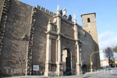 Straziate le porte monumentali - Porta Romana