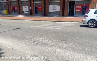 Viterbo - Strisce pedonali invisibili - Cassia davanti campo sportivo