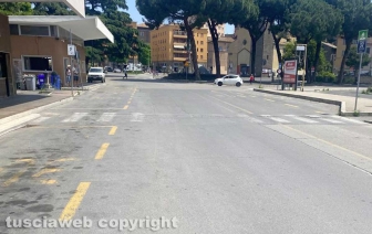 Viterbo - Strisce pedonali invisibili - Piazza dei Caduti vicino fermata degli autobus