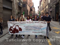 Il corteo degli studenti in piazza del Comune