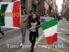 L\'assessore Chiara Frontini in corteo con gli studenti