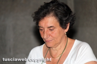 Viterbo - Piazza san Lorenzo - Studenti Unitus al lavoro