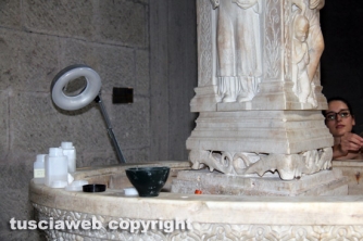 Viterbo - Piazza san Lorenzo - Studenti Unitus al lavoro