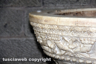 Viterbo - Piazza san Lorenzo - Studenti Unitus al lavoro