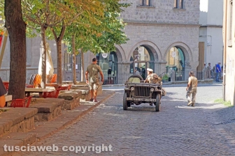 Sul set del telefilm Catch-22