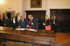 Pietro Grasso nel monastero delle clarisse